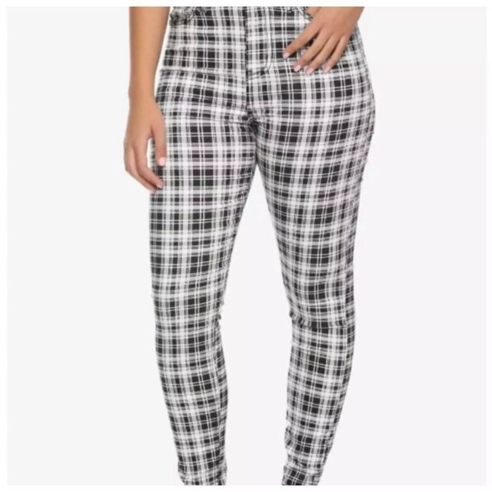 Hot topic women’s black and white plaid ultra high rise jagging‘s size 9